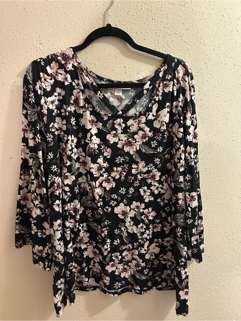Black Floral V-Neck 3/4 quarter length sleeve size 2x